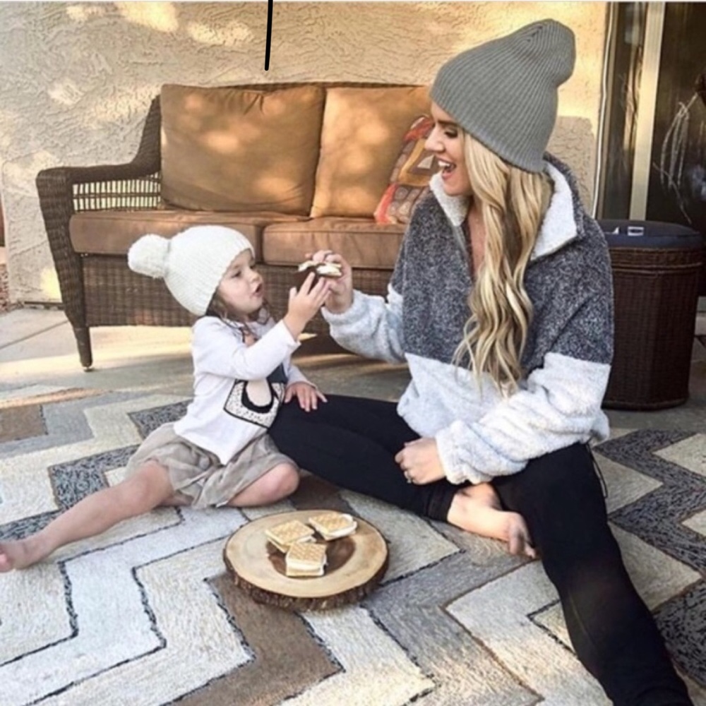 ⭕️ LAST 1⭕️🍁 CHARCOAL GRAY FUZZY PULLOVER NWT🍁 - Picture 2 of 8